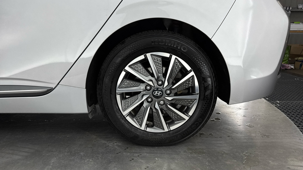 Hyundai Ioniq Hatchback Black #20