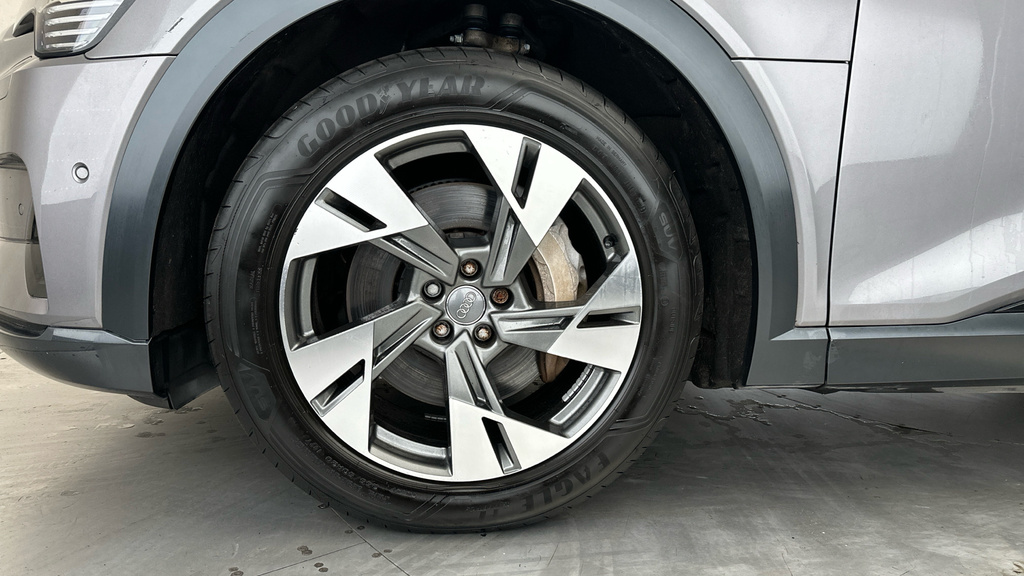 Audi E-tron 55 Suv Quattro 95Kwh 408 Ps Black #24
