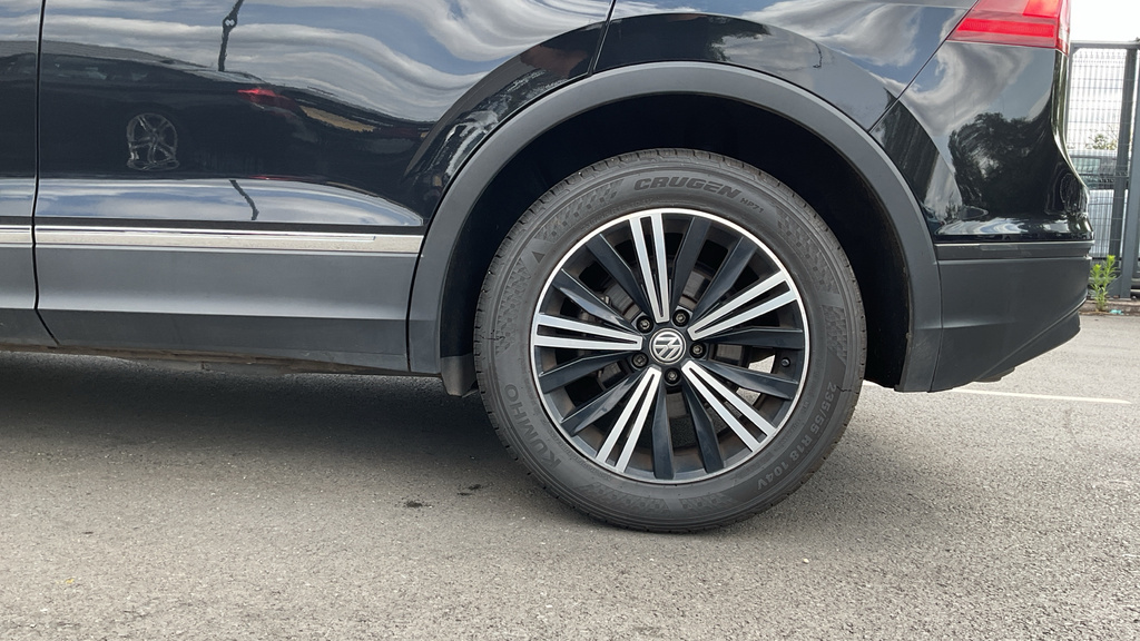 Volkswagen Tiguan Se Navigation Black #24