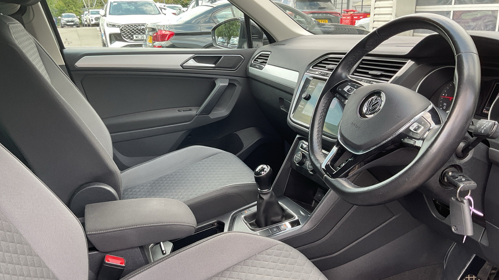 Volkswagen Tiguan Se Navigation Black #11