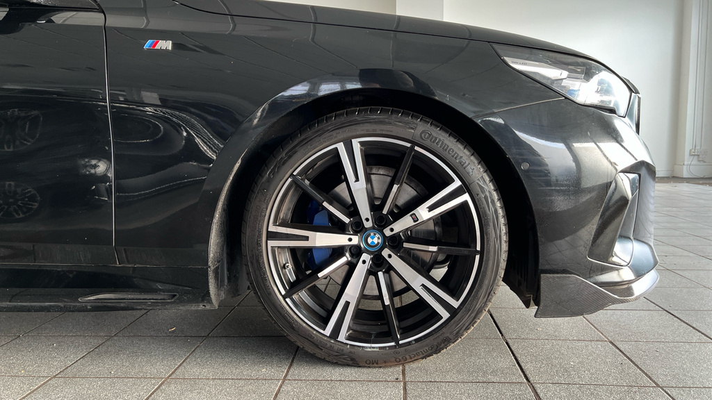 BMW 5 Series 530E M Sport Pro Blue #28