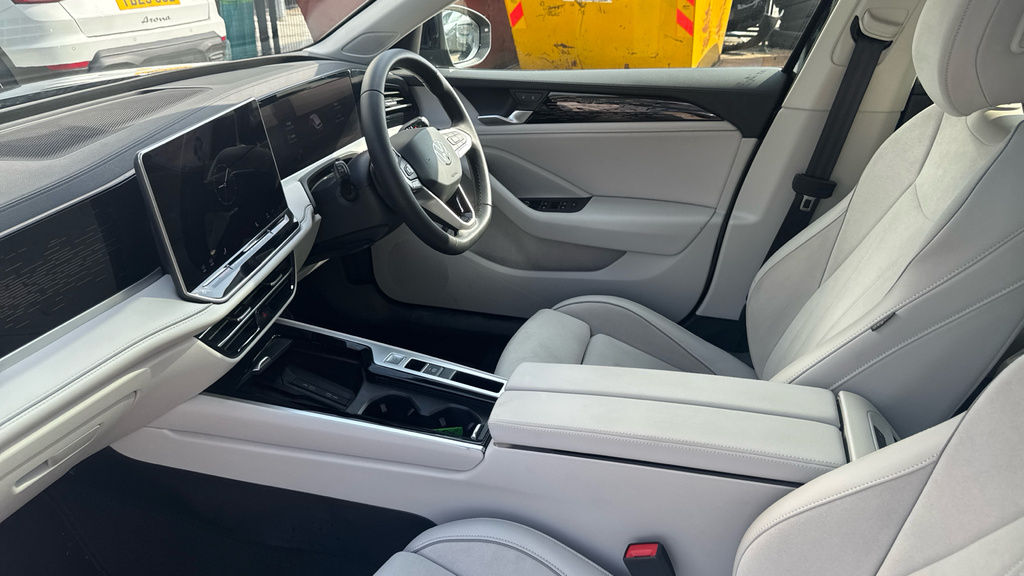 Volkswagen Passat 1.5 Etsi 150Ps Elegance Dsg Red #29