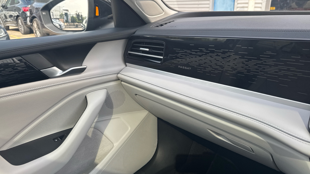 Volkswagen Passat 1.5 Etsi 150Ps Elegance Dsg Red #21