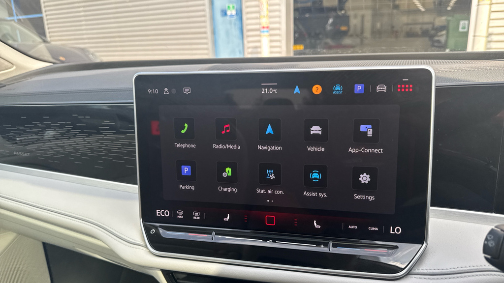 Volkswagen Passat 1.5 Etsi 150Ps Elegance Dsg Red #24