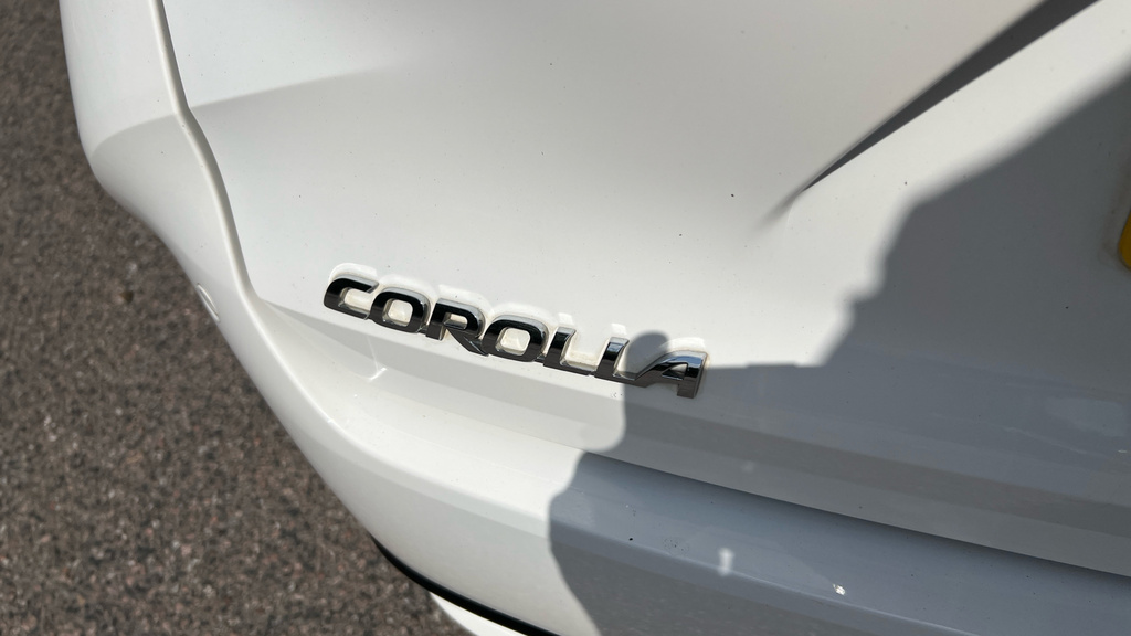 Toyota Corolla 1.8L Design 121 Bhp Red #49