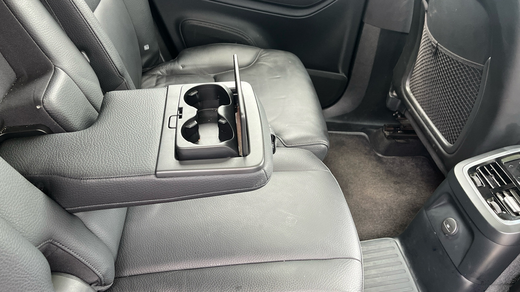 Volvo XC90 Ultimate B5 Awd 250 Hp 7 Seat Grey #52