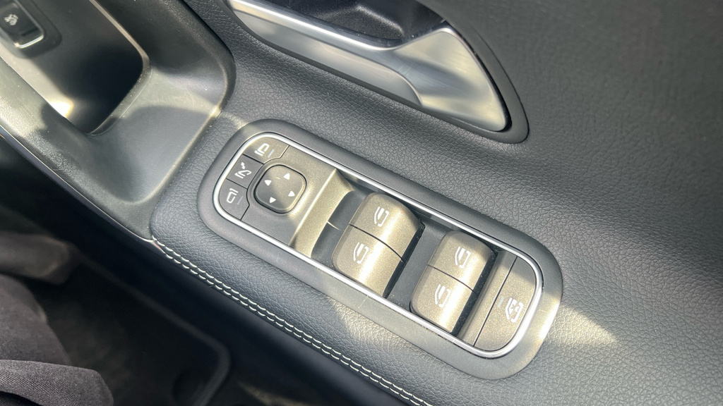 Mercedes-Benz CLA Class 180 Amg Line Premium Tip Black #49