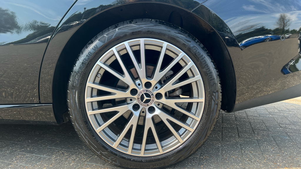 Mercedes-Benz CLA Class 180 Amg Line Premium Tip Black #24