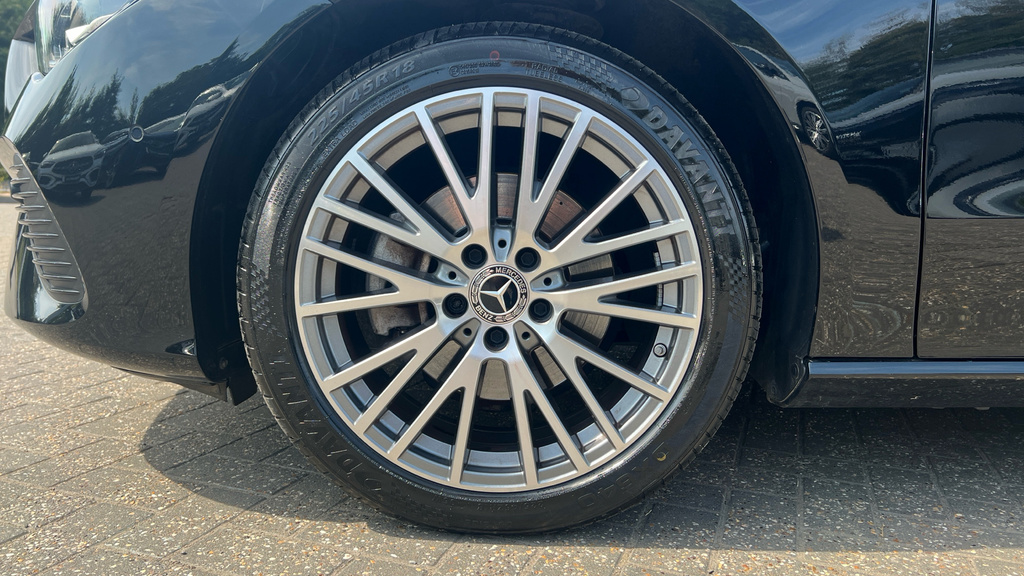 Mercedes-Benz CLA Class 180 Amg Line Premium Tip Black #23