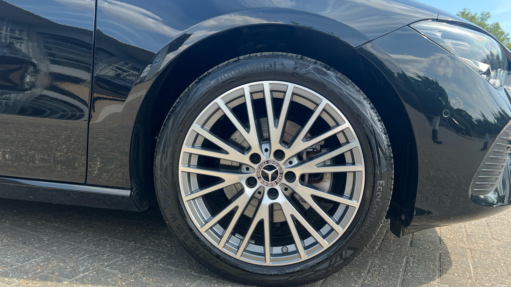 Mercedes-Benz CLA Class 180 Amg Line Premium Tip Black #26
