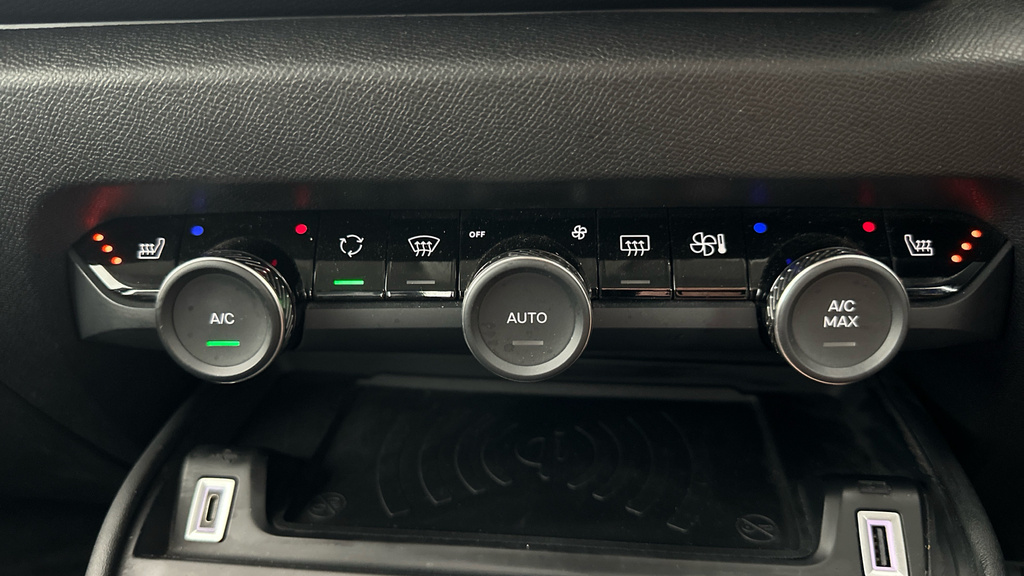 Citroen e-C4 50Kwh Shine Plus 7.4Kw Charger #18