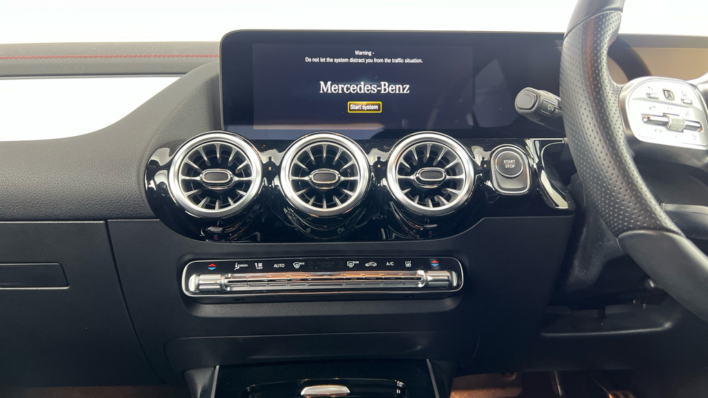 Mercedes-Benz EQA Eqa 250 140Kw Amg Line Executive 70.5Kwh White #19