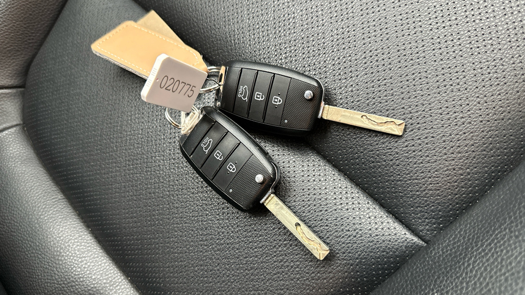 Kia RIO 1.0 T Gdi 2 Hatchback Ss White #26