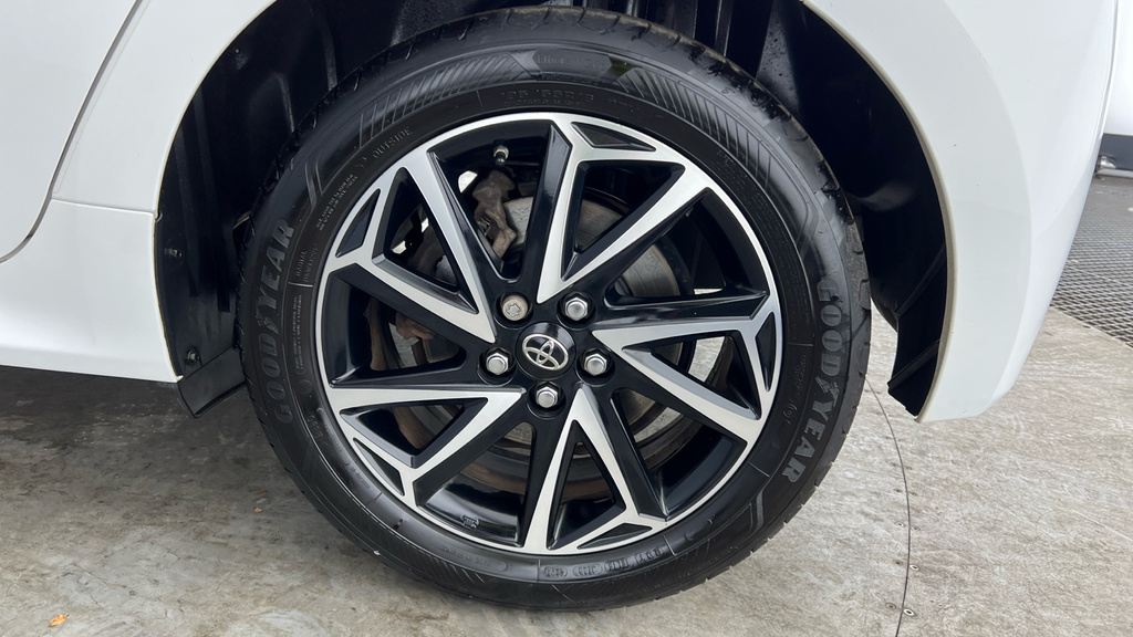 Toyota Yaris Yaris Dynamic Hev Cvt White #23