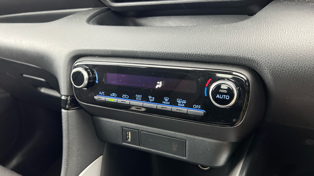 Toyota Yaris Yaris Dynamic Hev Cvt White #15