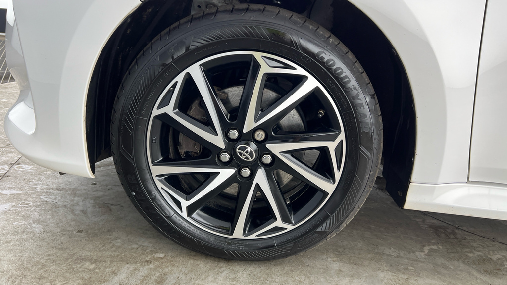 Toyota Yaris Yaris Dynamic Hev Cvt White #22