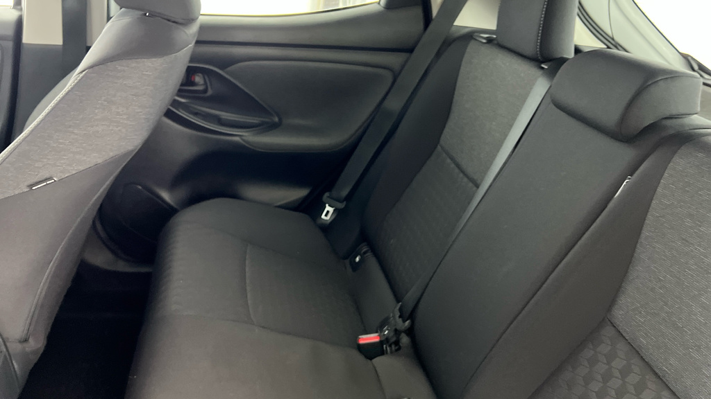 Toyota Yaris Yaris Dynamic Hev Cvt White #20