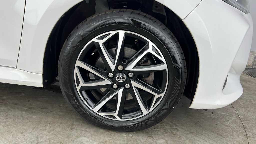 Toyota Yaris Yaris Dynamic Hev Cvt White #25