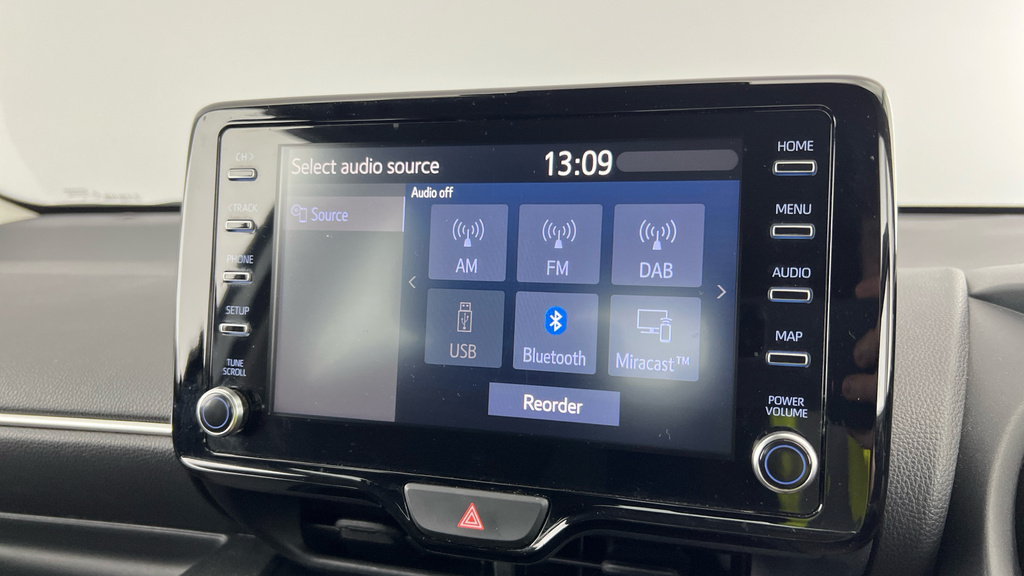 Toyota Yaris Yaris Dynamic Hev Cvt White #17