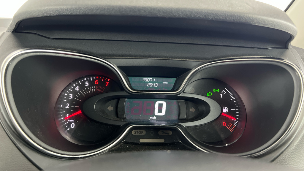 Renault Captur 1.5 Dci 110 Signature X Nav Red #17