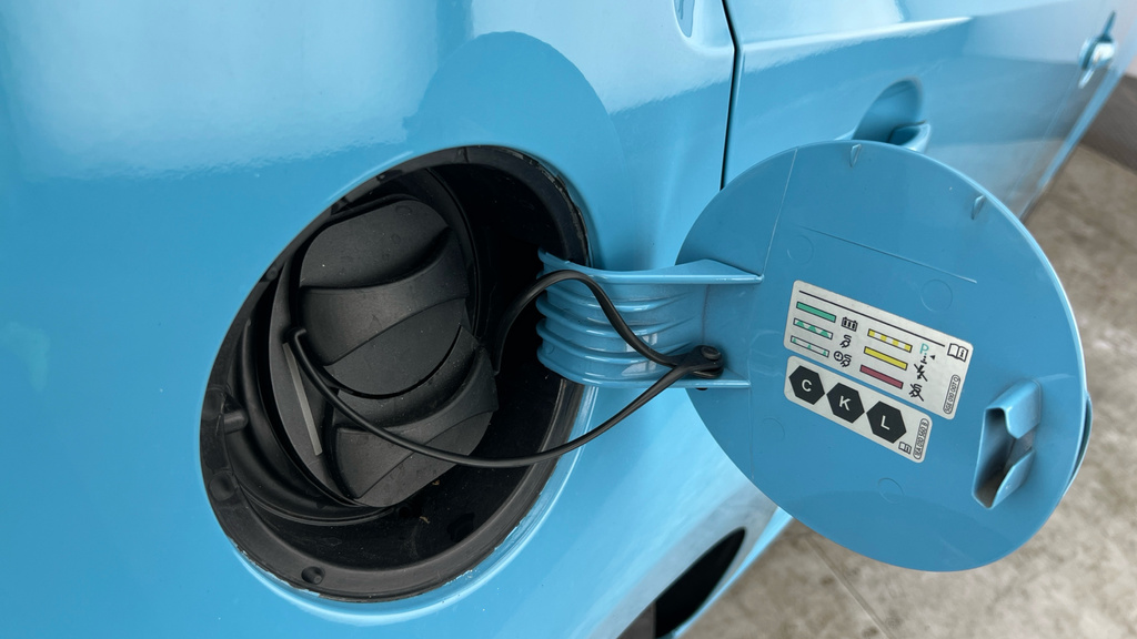Volkswagen e-Up 12,282 Car Details  #29