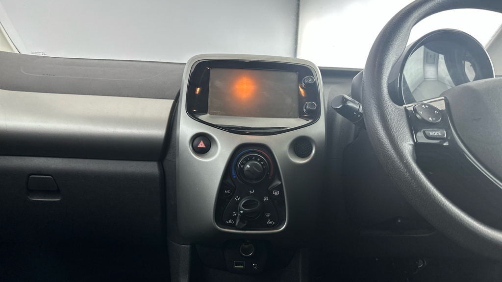 Peugeot 108 1.0 Active 68 Bhp White #14