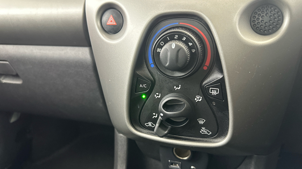 Peugeot 108 1.0 Active 68 Bhp White #16