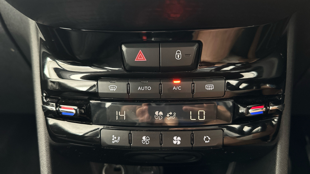 Peugeot 2008 1.2 Puretech Allure Premium Red #14
