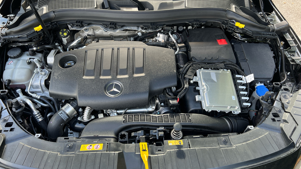 Mercedes-Benz GLA Class 220D 4Matic Amg Line Executive 2026 Black #21