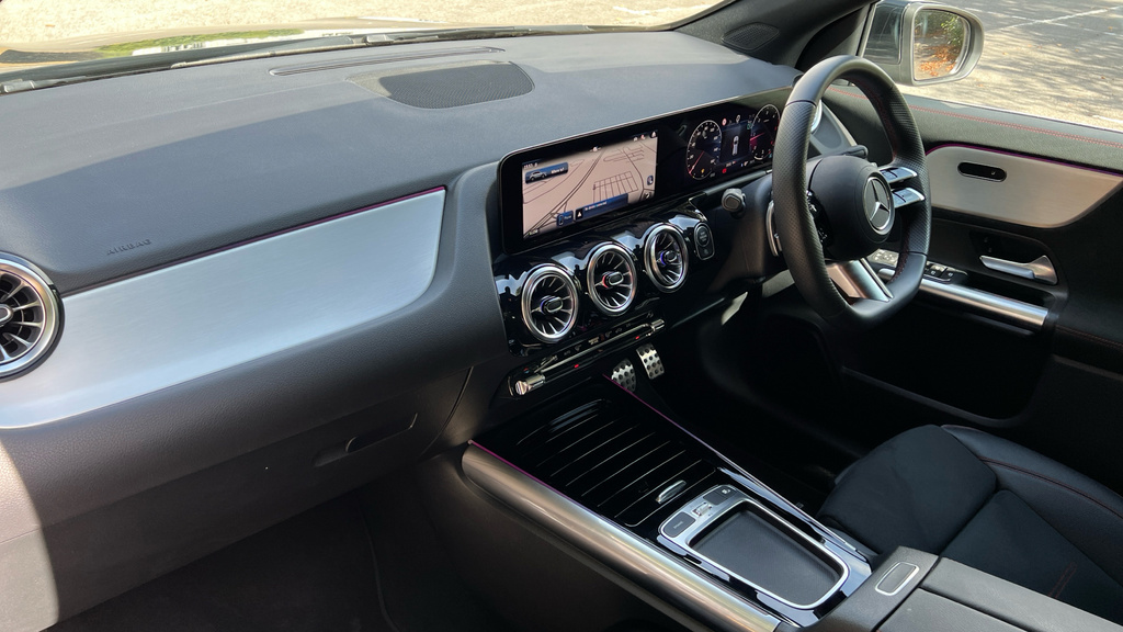 Mercedes-Benz GLA Class 220D 4Matic Amg Line Executive 2026 Black #11