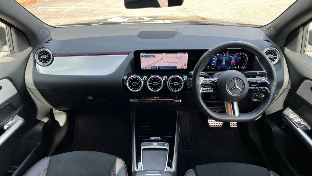 Mercedes-Benz GLA Class 220D 4Matic Amg Line Executive 2026 Black #12