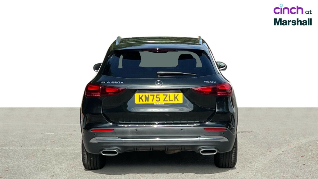 Mercedes-Benz GLA Class 220D 4Matic Amg Line Executive 2026 Black #4