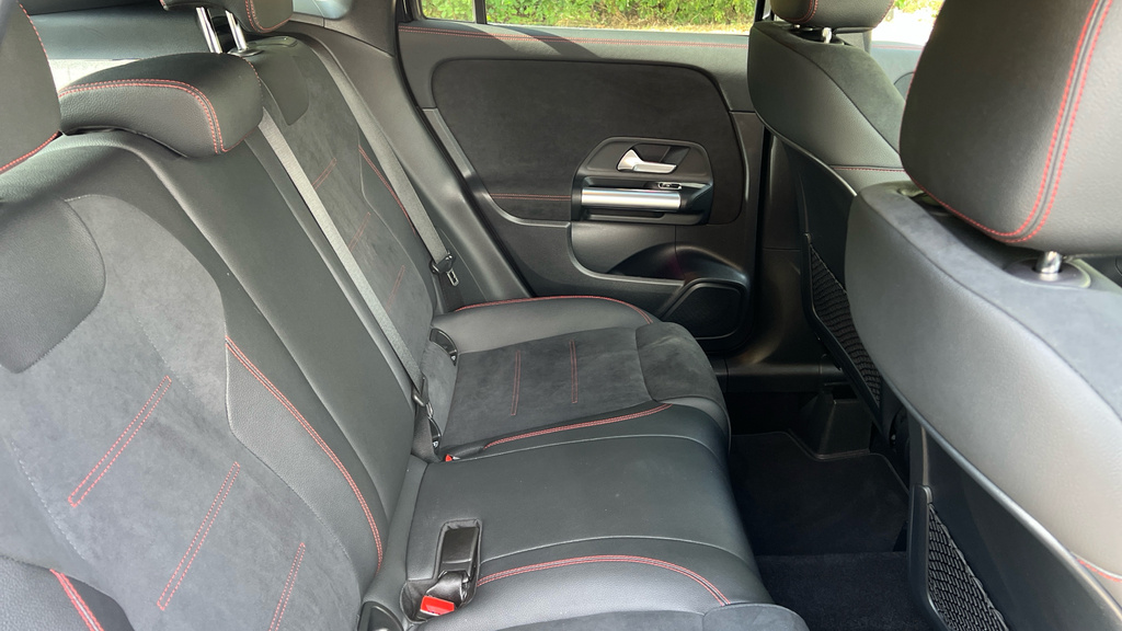 Mercedes-Benz GLA Class 220D 4Matic Amg Line Executive 2026 Black #19