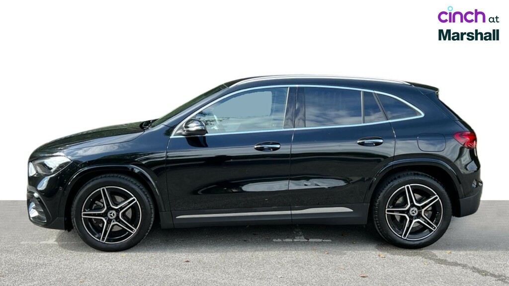Mercedes-Benz GLA Class 220D 4Matic Amg Line Executive 2026 Black #7