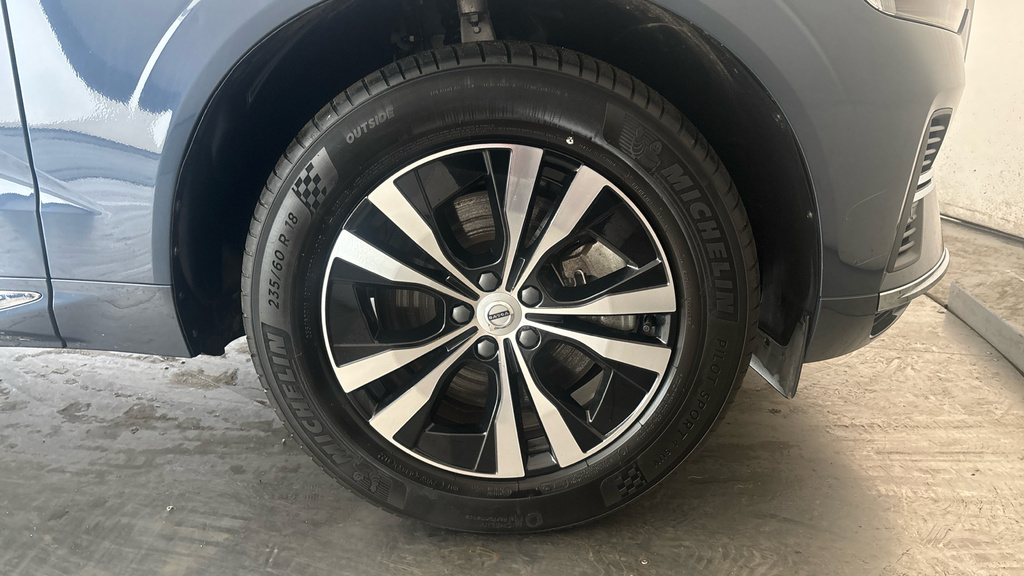 Volvo XC60 B5 P Awd Core Rear Camera, Heated Seats, Apple Grey #23