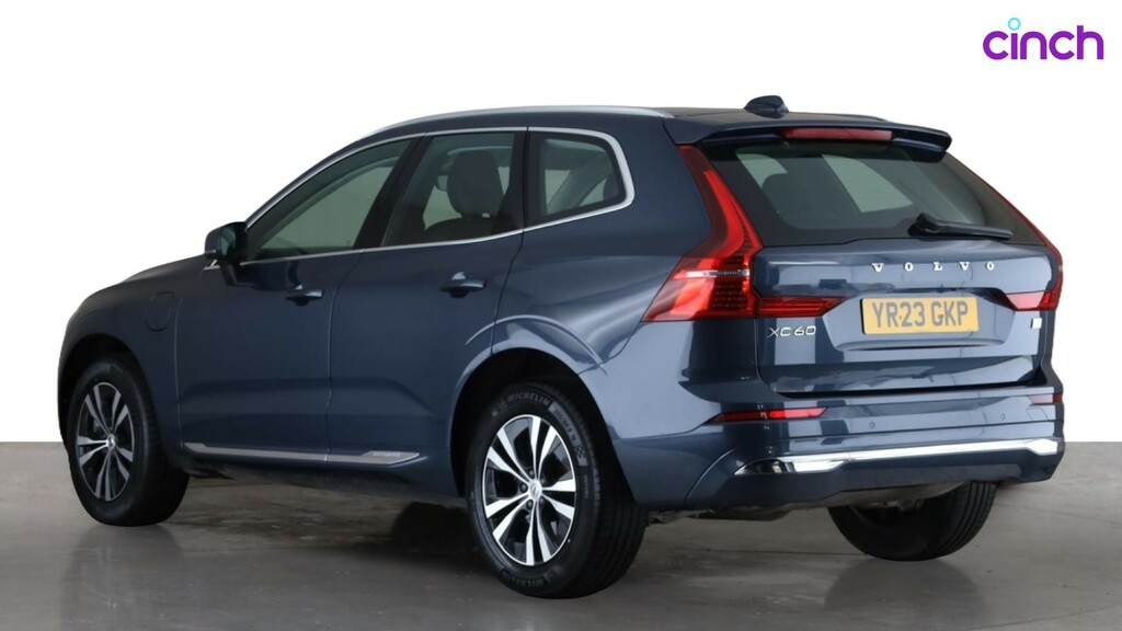 Volvo XC60 B5 P Awd Core Rear Camera, Heated Seats, Apple Grey #3