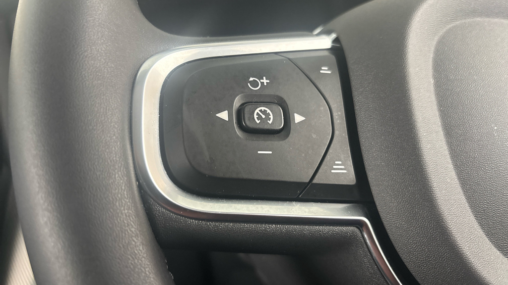 Volvo XC60 B5 P Awd Core Rear Camera, Heated Seats, Apple Grey #12