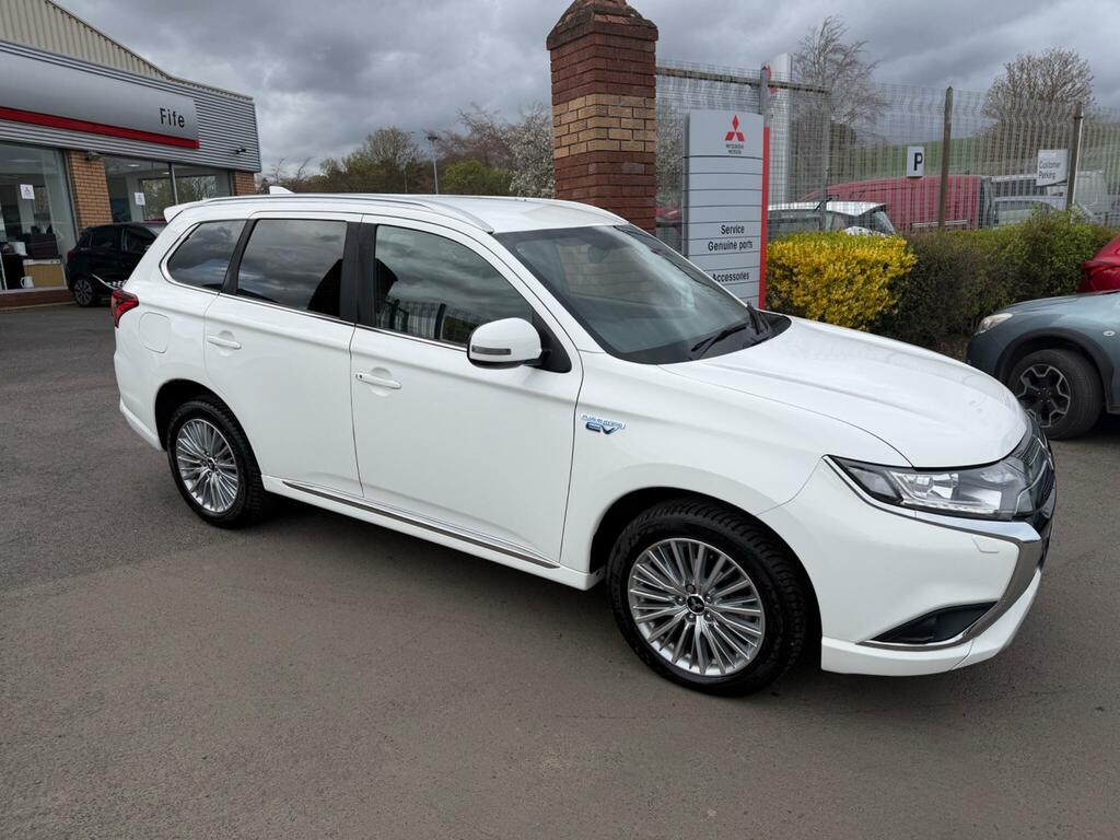 Mitsubishi Outlander 2.4H Twinmotor 13.8Kwh Dynamic Cvt 4Wd Euro 6 Ss White