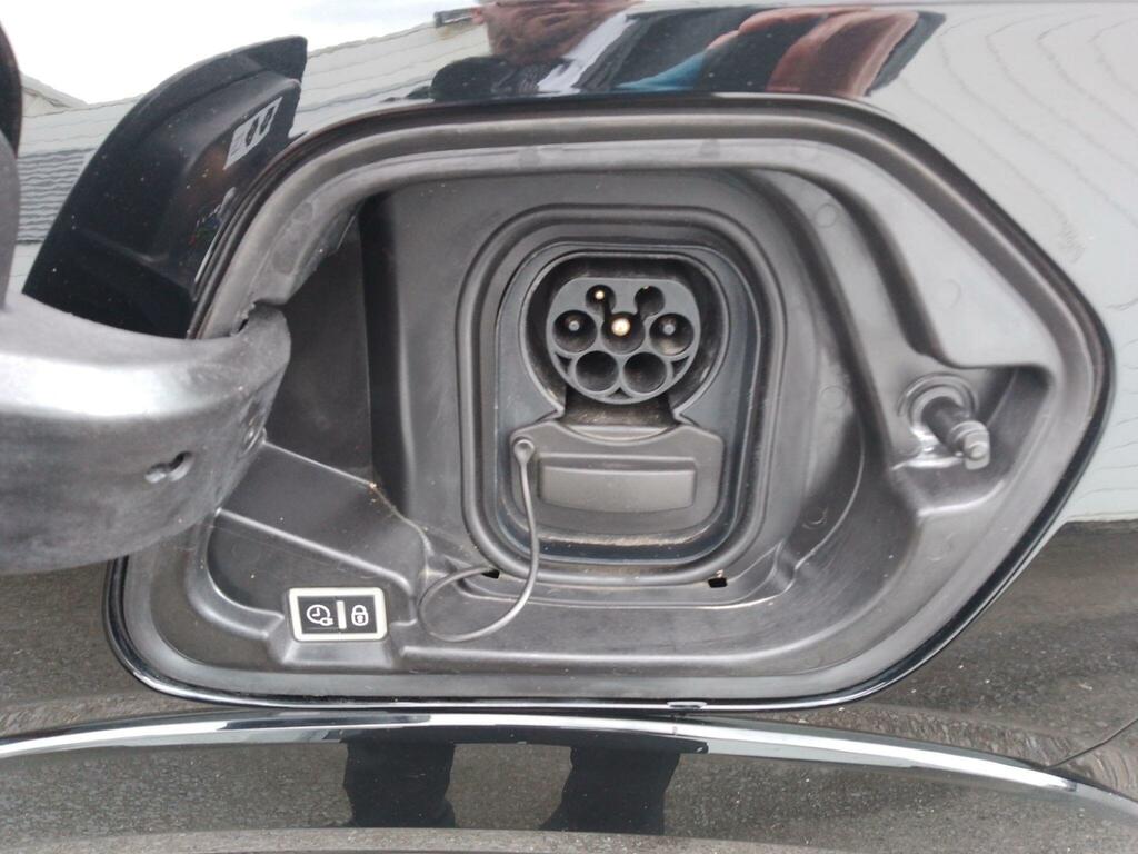 Peugeot e-208 50Kwh Gt Black #3