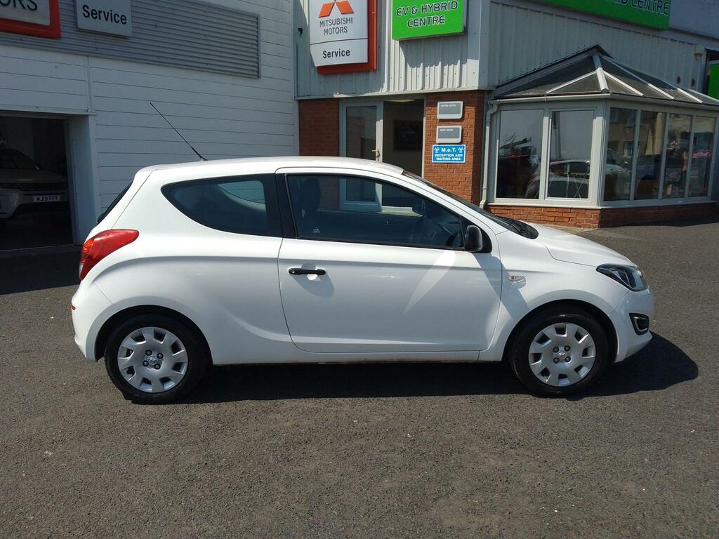 Hyundai I20 Classic 5-Door 1 Lady Owner, Fsh Red #12