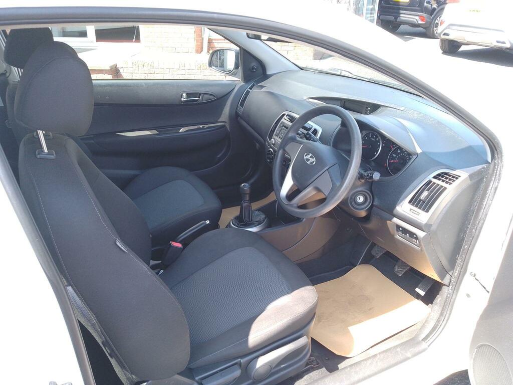 Hyundai I20 Classic 5-Door 1 Lady Owner, Fsh Red #15