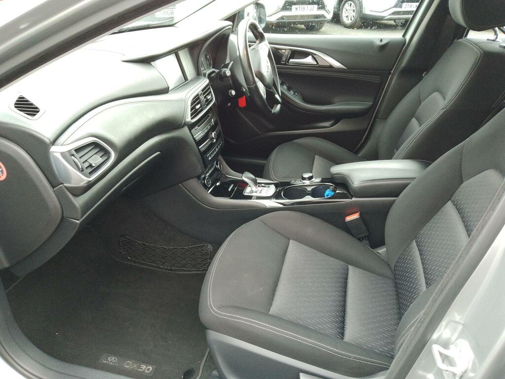 Infiniti QX30 2.2D Premium Tech Dct Black #20
