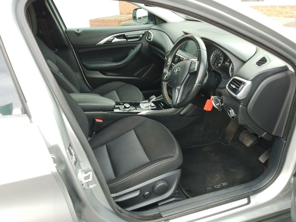 Infiniti QX30 2.2D Premium Tech Dct Black #19