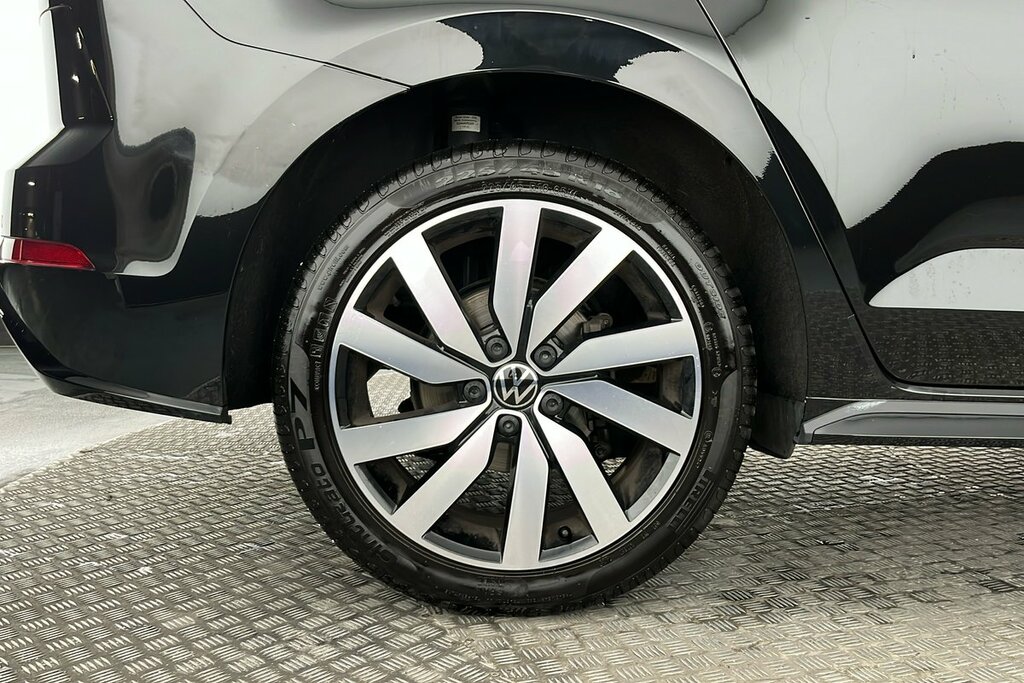 Volkswagen Touran R-line 1.5 Tsi 150 Ps 7-Speed Dsg Black #4