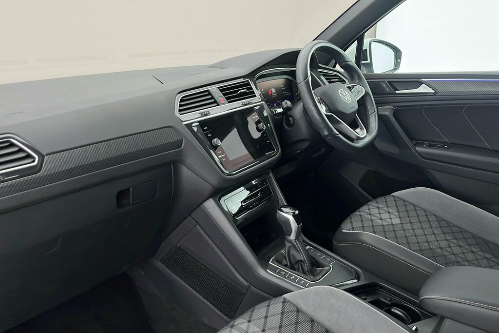 Volkswagen Tiguan R-line 1.5 Tsi 150Ps 7-Speed Dsg White #2