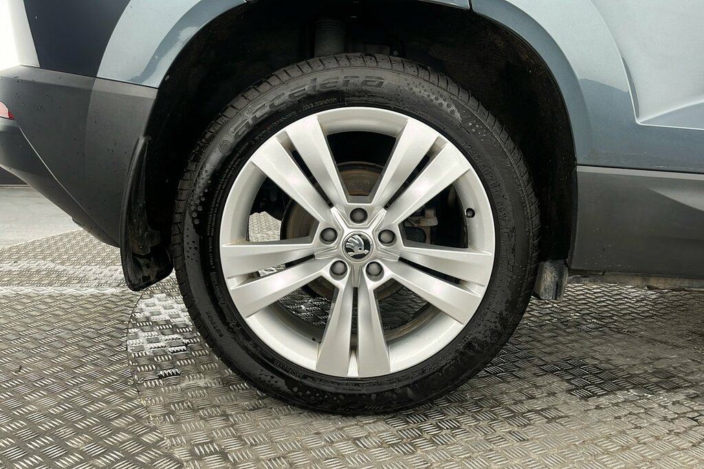 Skoda Karoq Se L 2.0 Tdi 150 Ps 4X4 Dsg Grey #5
