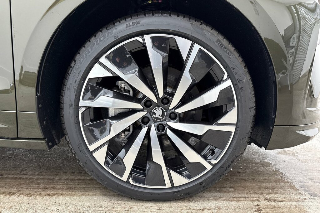 Skoda ENYAQ Sportline 85X 82 Kwh 286 Ps Single Speed 4X4 Green #5