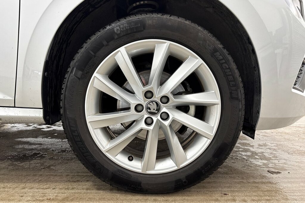 Skoda Kamiq Se Edition 1.0 Tsi 95 Ps 5G Man GJ75JWF Silver #5
