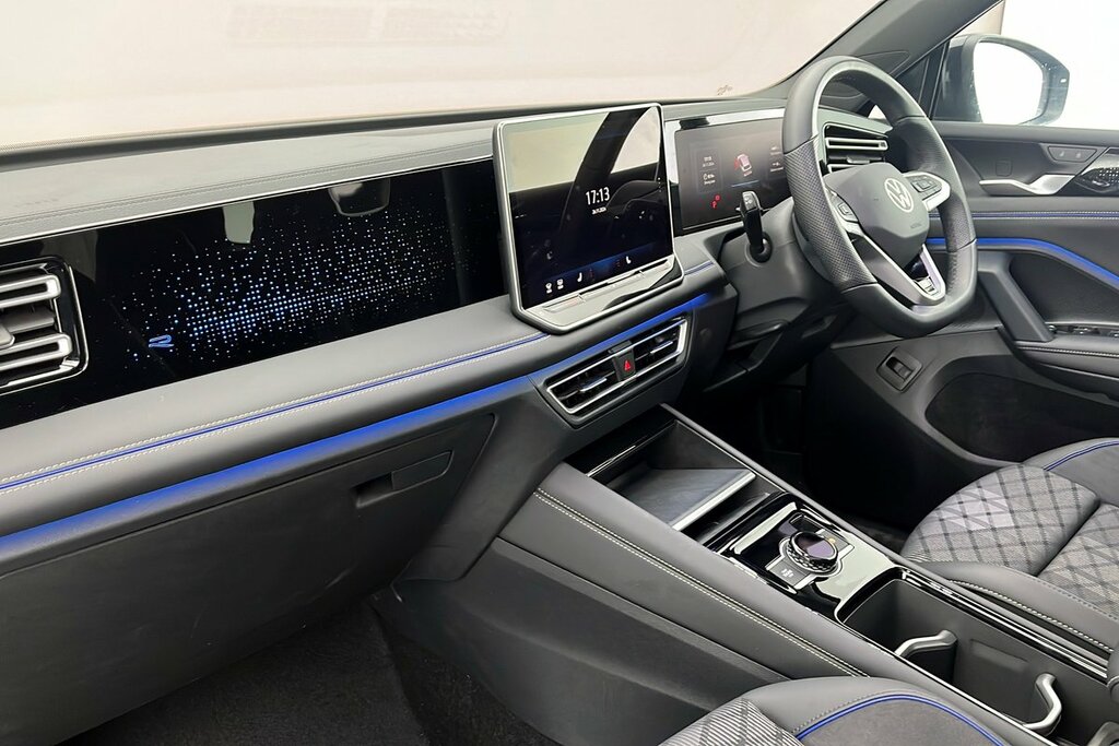 Volkswagen Tiguan R-line 1.5 Etsi 150Ps 7-Speed Dsg Black #2