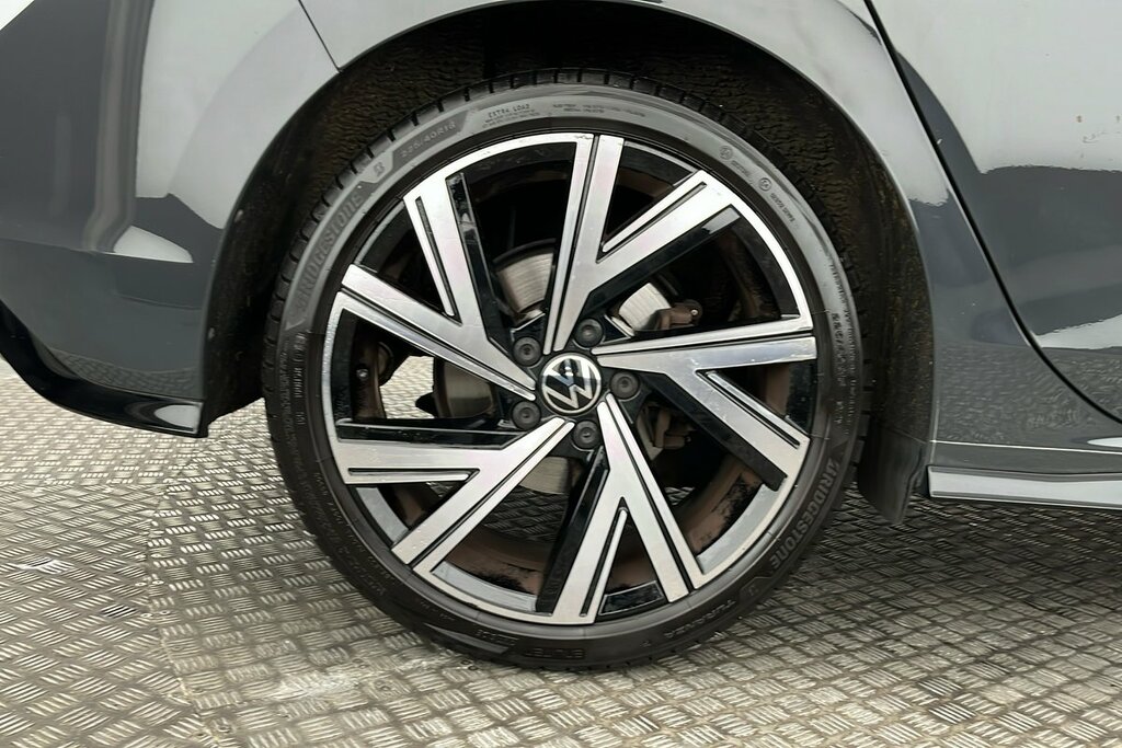 Volkswagen Golf 8 R-line 1.5 Etsi 150Ps 7-Speed Dsg RF24ZWJ Grey #5